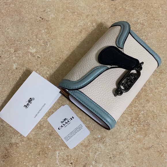 Coach Wallet! Brand New! - Picture 4 of 9